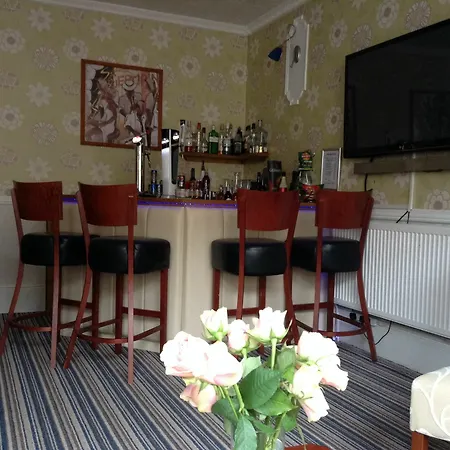 Guest house The Holmlea
