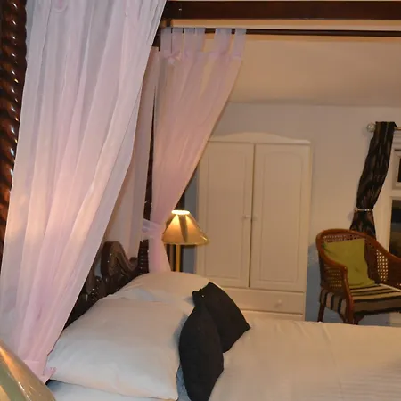 The Holmlea 3*