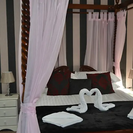 The Holmlea 3*