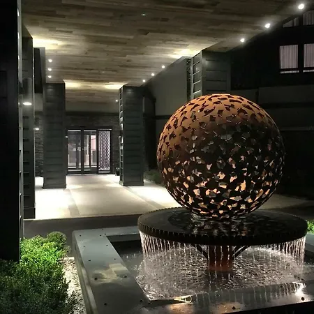 Boulevard Hotel
