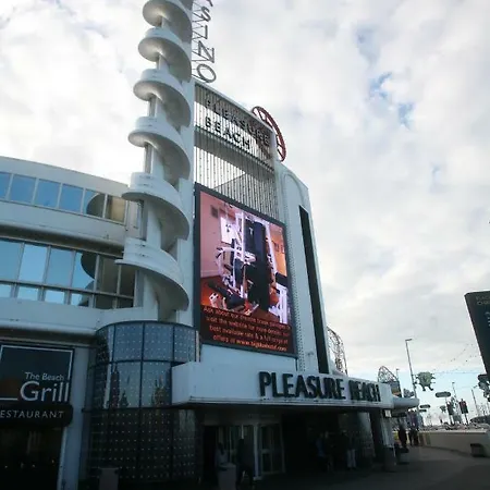 Half Moon Bay - Families & Couples Only 3* Blackpool