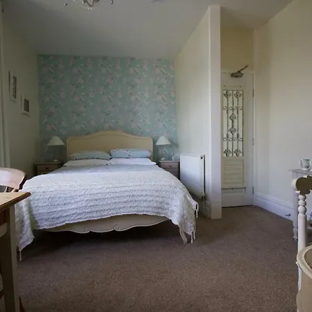 Barton House 3*