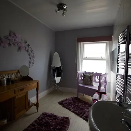Barton House 3*