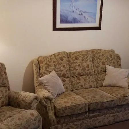 Delamere Apartment *