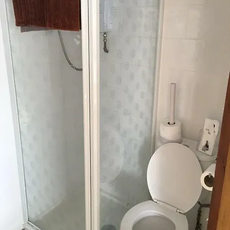 Bed & Breakfast Camelot House 3*