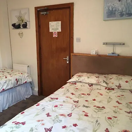 Camelot House 3*