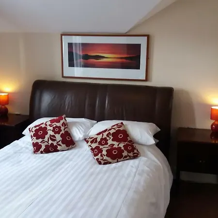 Delamere Apartment *