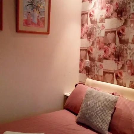 The Fame Bed & Breakfast 3*