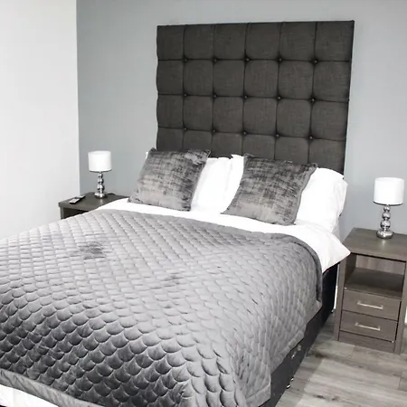 Reads Luxury Jacuzzi Apartment Blackpool