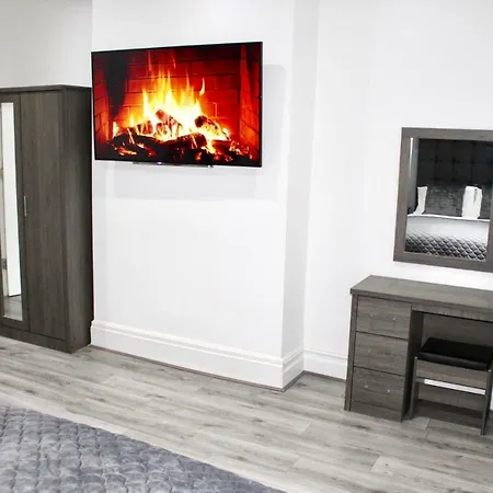 Reads Luxury Jacuzzi Apartment Blackpool