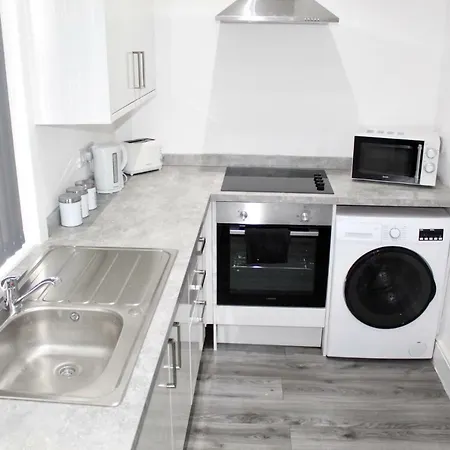 Reads Luxury Jacuzzi Apartment *