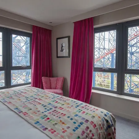 Boulevard Hotel