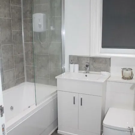 Reads Luxury Jacuzzi Apartment