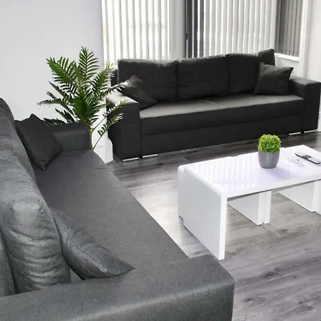 Reads Luxury Jacuzzi Apartment Blackpool
