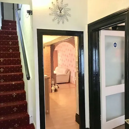 Oban House Hotell 3*