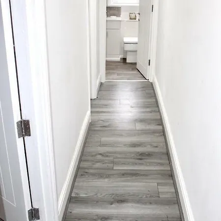 Reads Luxury Jacuzzi Apartment Blackpool