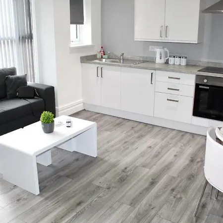 Reads Luxury Jacuzzi Apartment Blackpool