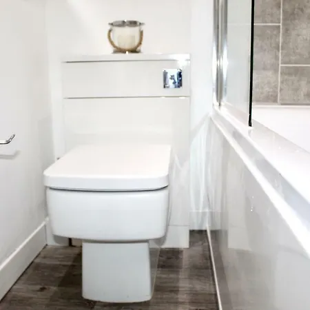 Reads Luxury Jacuzzi Apartment Blackpool