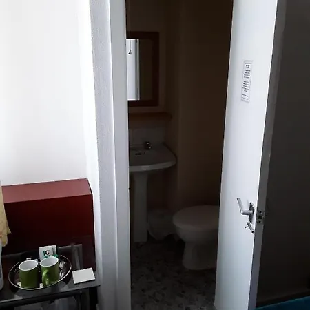 Royale Hotel 2*