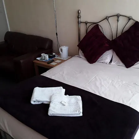 Royale Hotel 2*