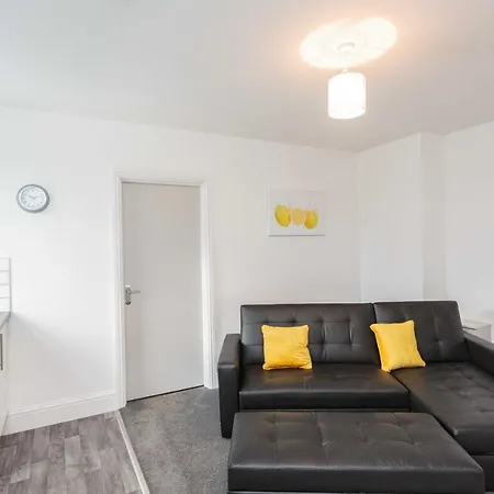 Cherry - Hornby Road Apartment