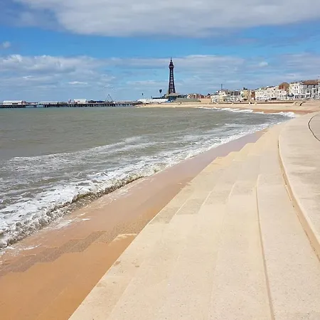 Blackpool Lodge Bed & Breakfast