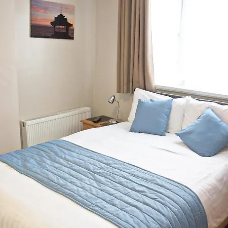Rosebank 3* Blackpool