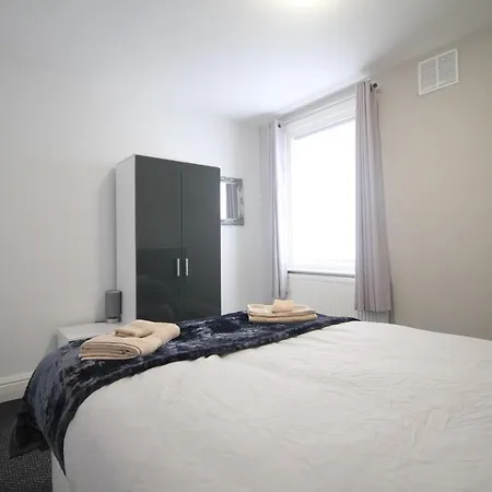 Egerton Choice - Town Centre - Modern And Spacious - Large Holiday home Blackpool