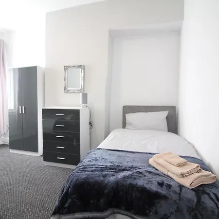 Egerton Choice - Town Centre - Modern And Spacious - Large Holiday home Blackpool