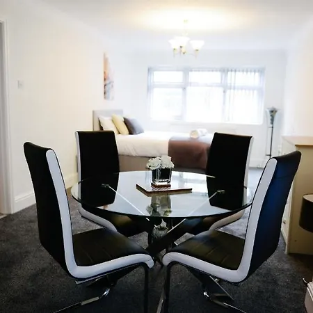 Bridle Apartment *