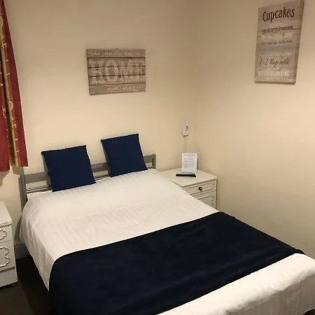 Victoria House - Self Catering Quiet - Adult Singles And Couples Only Гостевой дом *