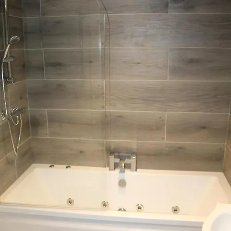 Apartment Luxury Hottub & Jacuzzi Blackpool