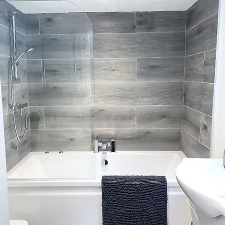 Luxury Hottub & Jacuzzi Apartment *