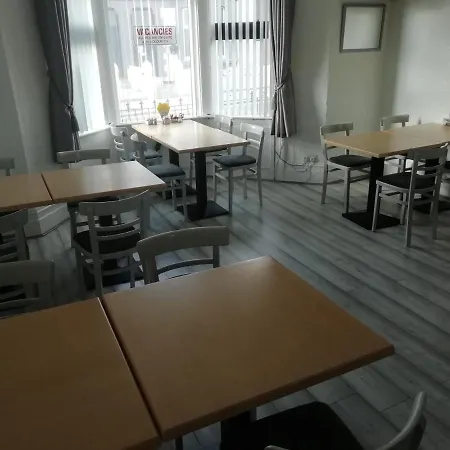 The Shining Diamond Couette-café Blackpool