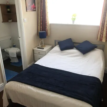 Victoria House - Self Catering Quiet - Adult Singles And Couples Only Blackpool