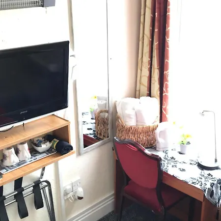 Victoria House - Self Catering Quiet - Adult Singles And Couples Only Гостевой дом *