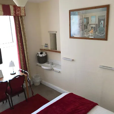 Гостевой дом Victoria House - Self Catering Quiet - Adult Singles And Couples Only