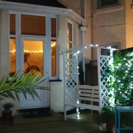 Northdene Theatre Guest house *