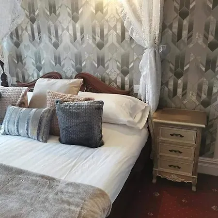 The Trafalgar Guest house 3*