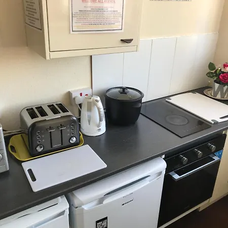 Victoria House - Self Catering Quiet - Adult Singles And Couples Only Блэкпул