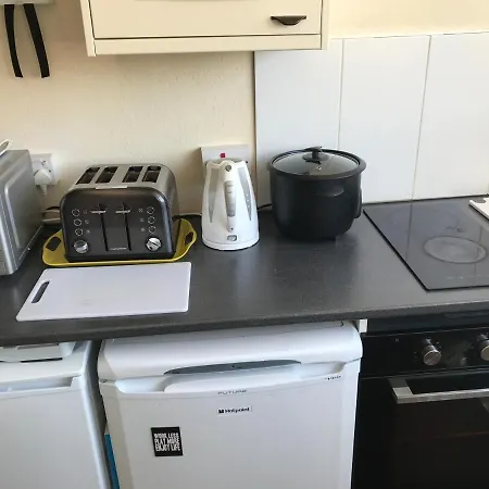Victoria House - Self Catering Quiet - Adult Singles And Couples Only *