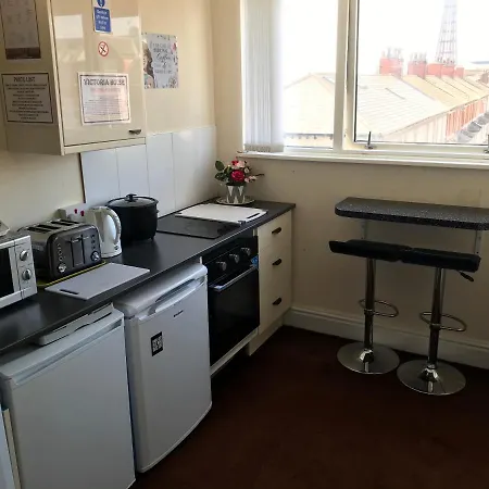 Гостевой дом Victoria House - Self Catering Quiet - Adult Singles And Couples Only