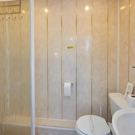 The Wilton International Nocleg ze śniadaniem 3*