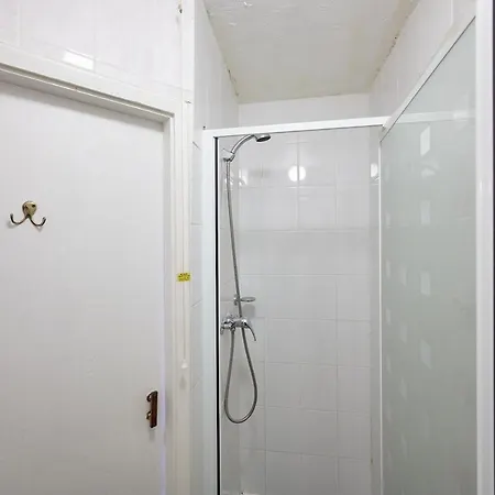 The Wilton International Nocleg ze śniadaniem 3*