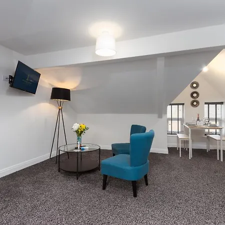Apartment Kings Court Modern Aparthotel, Town Centre - Collection