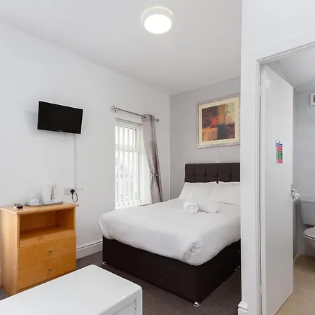 The Sandringham Court & Apartment-all Groups Welcome Hotel 3*