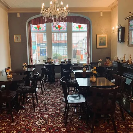 Guest house The Woodleigh Family Hotel *