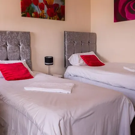 Hello Roomz - Pleasure 3* Blackpool