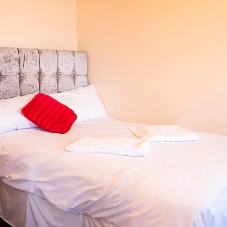Hello Roomz - Pleasure Blackpool