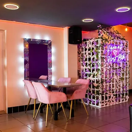 Hello Roomz - Pleasure Szálloda 3*